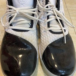Men’s Nike Basketball Shoes! Great condition! Size 12.